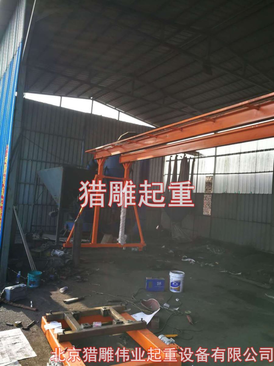 雙梁小型龍門(mén)吊產(chǎn)品